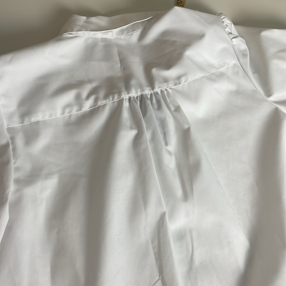 Biltmore Women’s White Button Down Dress Shirt- pleated upper back-Medium - Picture 3 of 15